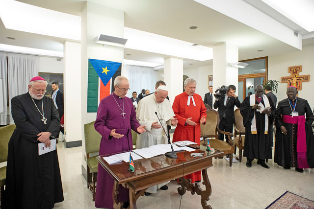 In this photo taken and released on Thursday by the Vatican Press Office, Vatican Media, Pope Francis (centre) prays with Archbishop of Canterbury Justin Welby (left) during a meeting with South Sudan’s president, South Sudanese opposition leaders and a delegation of South Sudan prelates at the Pope’s Santa Marta residence, in the Vatican, Vatican City (AFP photo) 