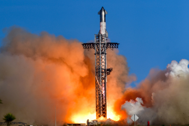 SpaceX Starship lifts off from Starbase in Boca Chica, Texas, for its sixth flight test on November 19, 2024 (AFP photo)