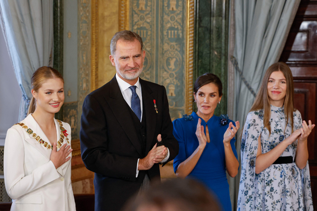Spanish Crown Princess of Asturias Leonor reacts next to Spain’s King Felipe VI, Spain’s Queen Letizia and Spanish Princess Sofia after receiving the Spanish Order of Charles III collar during a ceremony, after swearing loyalty to the constitution at the Congress, on her 18th birthday, at the Royal Palace in Madrid on Tuesday (AFP photo)