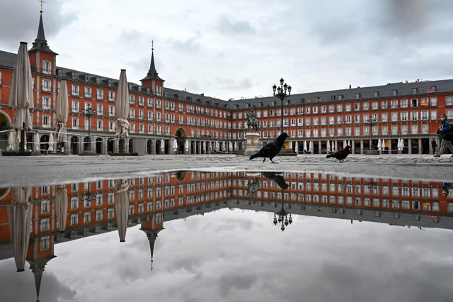 In this file photo taken on April 21 a  person crosses the deserted Plaza Mayor Square in Madrid amid a national lockdown to fight the spread of the novel coronavirus. Spain surpassed 1 million virus cases on Wednesday according to health ministry figures (AFP photo)