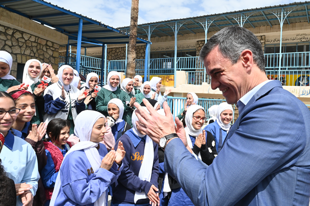 Spanish Prime Minister Pedro Sánchez on Tuesday pays a visit to one of the UNRWA-administrated schools in Jabel Al Hussein camp in Amman (Photo courtesy of UNRWA)