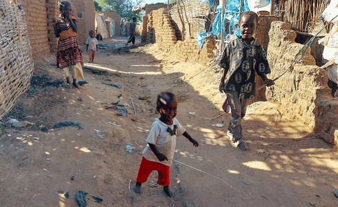 Children are pictured at the Kalma camp for the displaced just outside Nyala, the provincial capital of South Darfur state, on November 20, 2022 (AFP photo)