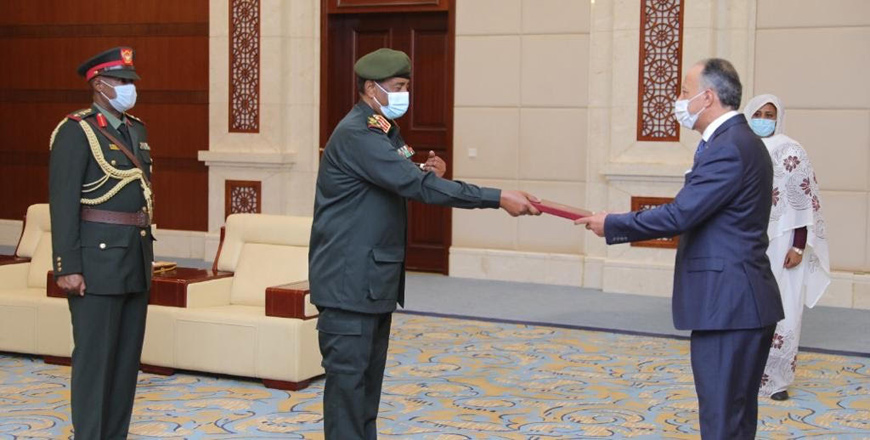 Lt. Gen. Abdel Fattah Al Burhan, Chairman of the Transitional Sovereign Council, receives the credentials of newly appointed Jordanian Ambassador Saed Radaideh at the Republican Palace on Tuesday (Petra photo)