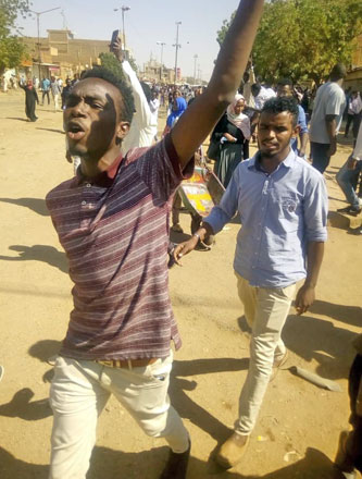 This photo shows anti-government demonstrators in the Sudani capital Khartoum on Sunday (AFP photo)