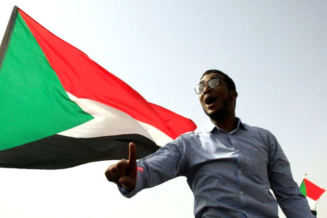 A Sudanese protester chants slogans in the capital Khartoum's Green Square on July 18, 2019, during a rally to honour comrades killed in the months-long protest movement that has rocked the country (AFP photo)