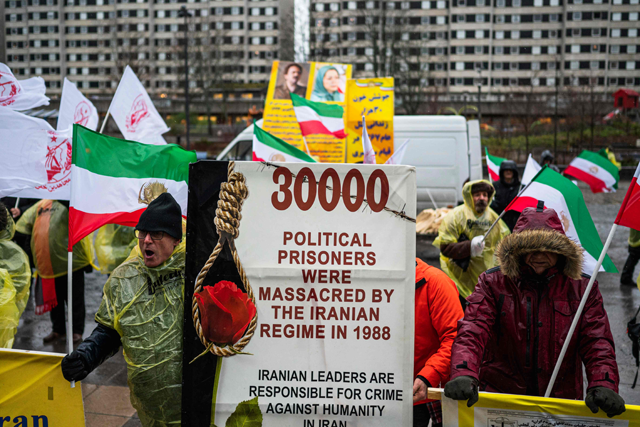 Protesters shout slogans, wave flags and display banners and placards outside the Appeals Court building in Sollentuna, north of Stockholm, Sweden on January 11 (AFP photo)