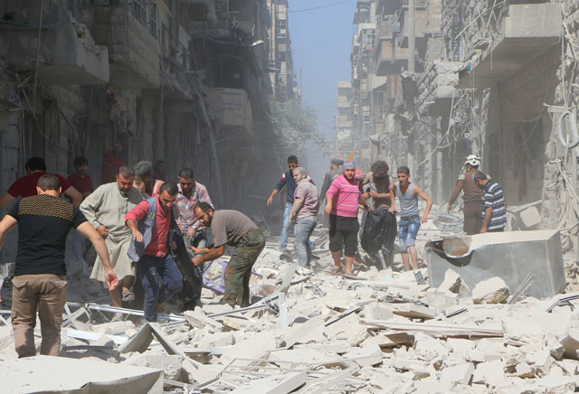 Syrians inspect the damage at the site of an air strike in the opposition-controlled Bustan Al Qasr neighbourhood of Aleppo, Syria, on Tuesday (Anadolu Agency photo)