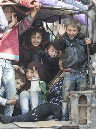 Syrian children who have returned to their home after Al Bab town centre has been entirely freed from Daesh extremists gesture in Aleppo on Monday (Anadolu Agency photo)