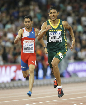 South Africa’s Wayde Van Niekerk (right) crosses the finish line to win the men’s 400m final at the World Athletics Championships at the Bird’s Nest Stadium in Beijing on Wednesday (AP photo)