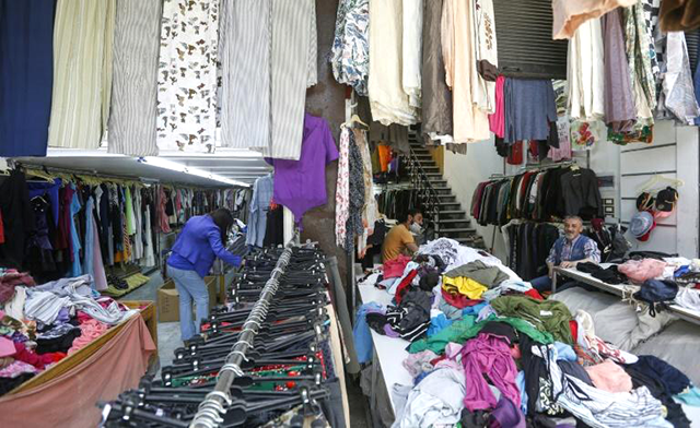 A coronavirus lockdown since March has aggravated the economic crisis, forcing businesses to temporarily close and leaving many daily wage earners without an income (AFP photo)