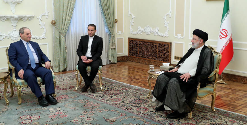 This handout photo provided by the Iranian presidency shows Iran’s President Ebrahim Raisi (right) meeting with Syria’s Foreign Minister Faisal Mekdad in the capital Tehran on Wednesday (AFP photo)