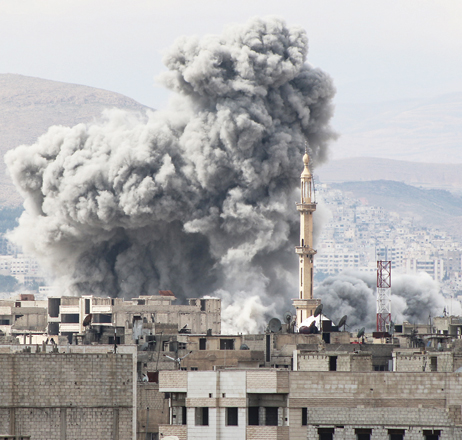 Smoke rises as opposition forces clash with Assad regime forces in Jobar district of Damascus, Syria, on Tuesday (Anadolu Agency photo)