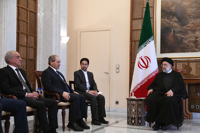 This handout photo released by the official Syrian Arab News Agency on Thursday shows Iranian President Ebrahim Raisi (right) meeting with the Syrian Foreign Minister Faisal Mekdad in Damascus (AFP photo)