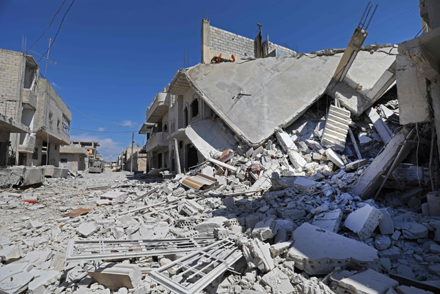 A photo taken on Thursday shows rubble and debris following reported shelling on the town of Khan Sheikhun in the southern countryside of the rebel-held Idlib province, Syria (AFP photo)