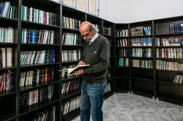 Ziad Al Hamad, director of the first cultural centre to open since Daesh's rule ended in the eastern Syrian city of Raqqa, can be seen  (AFP photo)