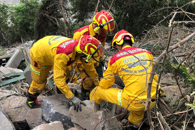 This handout from the Pingtung County Fire and Emergency Services taken and released on Thursday, shows search and rescue personnel working on a mountainside during the search for the body of a hiker in Hualien, a day after a major earthquake hit Taiwan’s east (AFP photo / Pingtung County Fire and Emergency Services)