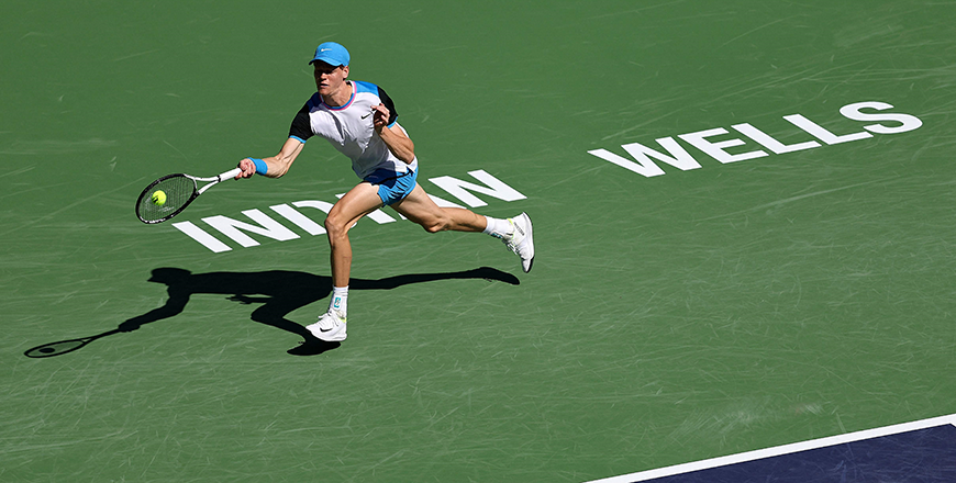 Jannik Sinner of Italy returns a shot against Thanasi Kokkinakis of Australia during the BNP Paribas Open at Indian Wells Tennis Garden on March 8 in Indian Wells, California (AFP photo)