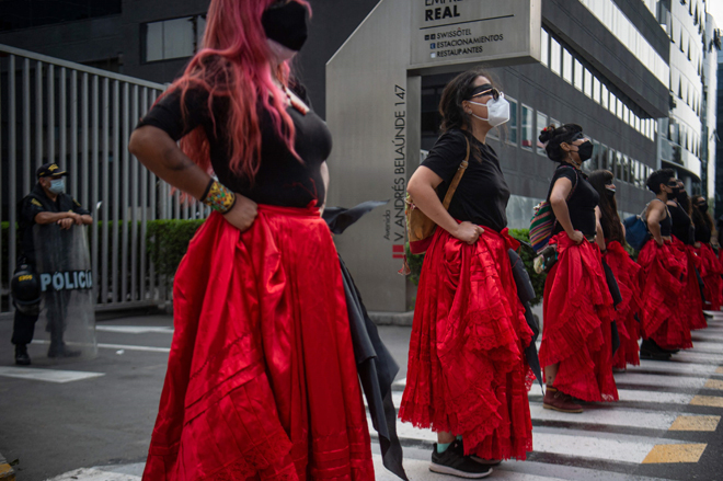 People take part in a demonstration against the Spanish oil company Repsol in Lima, on Friday, after the spill of some 6,000 barrels of crude oil on the central coast of Peru, attributed to the waves caused by the volcanic eruption in Tonga (AFP photo)