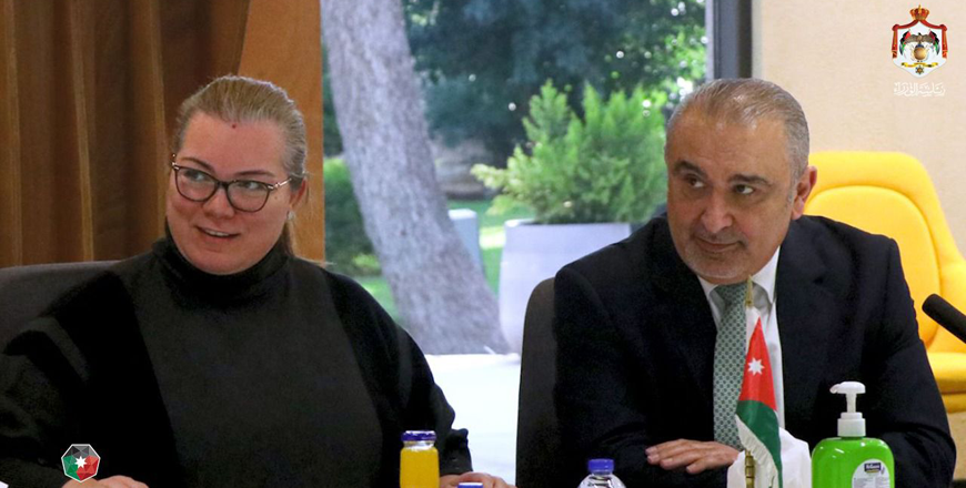 Deputy Prime Minister for Economic Affairs and Minister of State for Public Sector Modernisation Nasser Shraideh, and Minister of Planning and International Cooperation Zeina Touqan during a meeting with a number of facilitators and participants who contributed to drafting the Economic Modernisation Vision (Petra photo)
