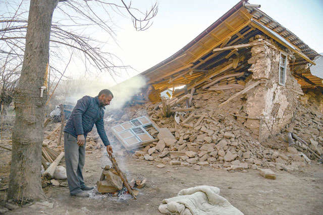 A villager stands by his collapsed house after an earthquake in Sivrice near Elazig, Eastern Turkey, on Saturday (AFP photo)