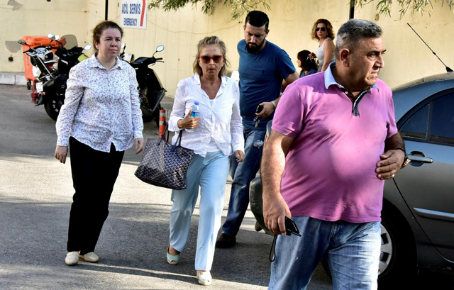 Turkish journalist Nazli Ilicak (centre), also a well-known commentator and former parliamentarian, is escorted by a police officer (right) and her relatives (left  and rear) after being detained and brought to a hospital for a medical check in Bodrum, Turkey, on July 26, 2016 (Reuters photo)