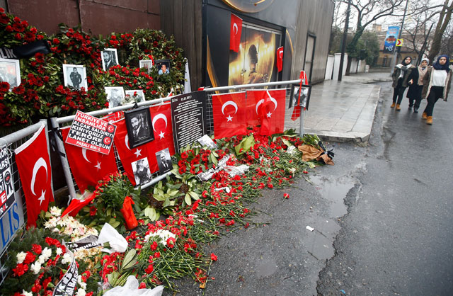 Flowers and pictures of the victims are placed near the entrance of Reina nightclub in Istanbul, Turkey, on January 17, 2017 (Reuters photo)