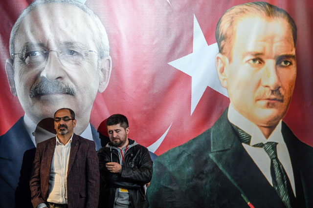 People stand in front of a poster depicting Republican People's Party (CHP) leader Kemal Kilicdaroglu (left) and the founder of modern Turkey Mustafa Kemal Ataturk, during a press conference of CHP candidate who claimed victory as Istanbul mayor Ekrem Imamoglu, at the CHP's Election Coordination Centre in Istanbul, on Wednesday (AFP  photo)
