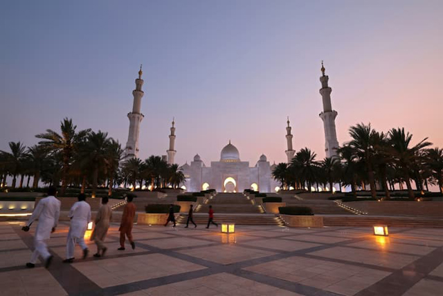 In this undated photo the Sheikh Zayed Grand Mosque in Abu Dhabi, capital of the United Arab Emirates, is seen (AFP photo)