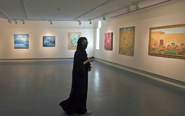 Work depicting daily life in Yemen’s Old City of Sanaa come alive in the Gulf emirate of Sharjah (AFP photo)
