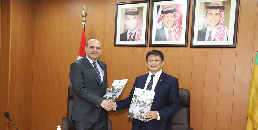 The University of Jordan and China-Arab States Technology Transfer Centre (CASTTC) on Tuesday signed a memorandum of understanding to enhance cooperation (Photo courtesy of UJ)