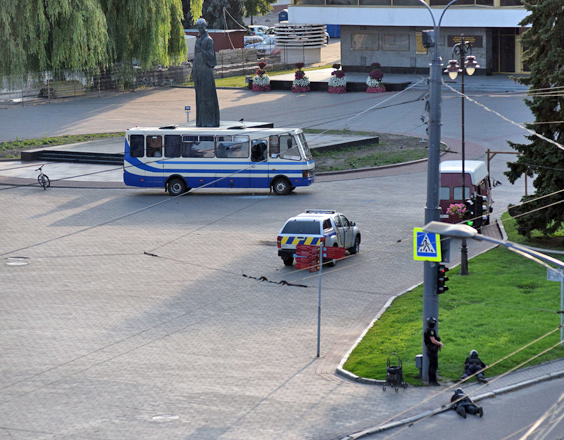 Police officers take up positions during an operation to rescue passengers of an intercity bus who have been taken hostage by an armed man in the city of Lutsk, some 400 kilometres from the capital Kiev, on Tuesday (AFP photo)