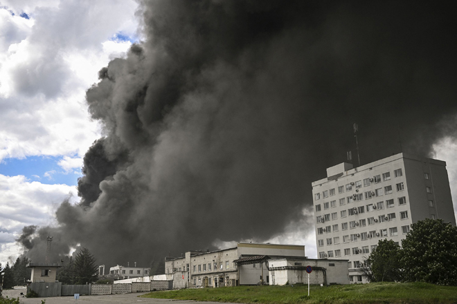 Smoke rises from an oil refinery after an attack outside the city of Lysychansk in the eastern Ukranian region of Donbas, on Sunday (AFP photo)