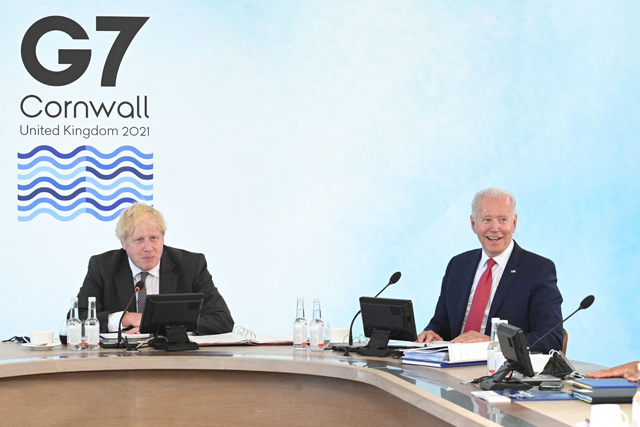 British Prime Minister Boris Johnson (left) and US President Joe Biden attend a working session at the G-7 summit in Carbis Bay, Cornwall, on Saturday (AFP photo)