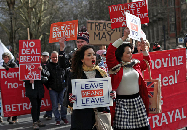   Pro-Brexit protesters demonstrate outside the Houses of Parliament in London, Britain, on Wednesday (Reuters photo)