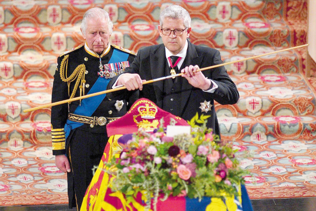 King Charles III (left) watches as the Lord Chamberlain breaks his Wand of Office at the Committal Service for Queen Elizabeth II held at St George’s Chapel in Windsor Castle, on Monday (AFP photo)