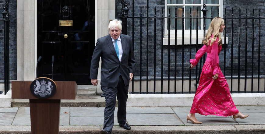 In this file photo taken on September 6, 2022, Britain's then outgoing prime minister Boris Johnson (left) and his wife Carrie come out as Johnson prepares to deliver his final speech outside 10 Downing Street in central London (AFP photo)