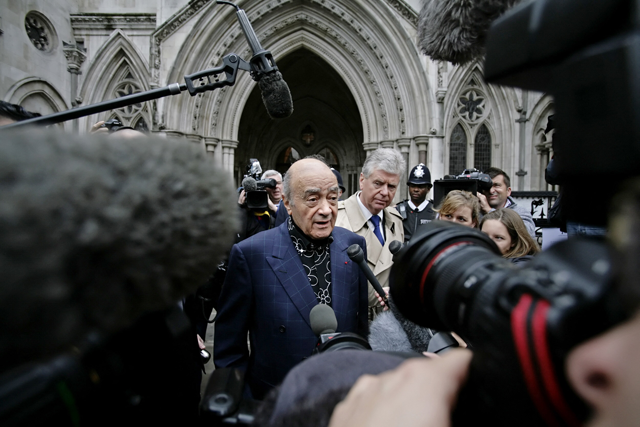 Mohamed Al Fayed (centre) arrives at London's High Court, October 2, 2007, as the formal inquest into the deaths of Princess Diana and Dodi Al Fayed gets underway (AFP photo)