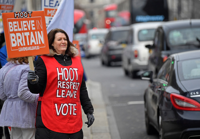 A pro-Brexit protester stands outside of the Houses of Parliament in London, Britain, on Wednesday  (Reuters photo)