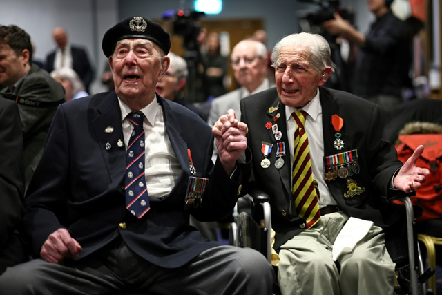  D-Day veterans Henry Rice and Donald Howkins (right) say their main task is to teach the younger generation about the WW2 (AFP photo)