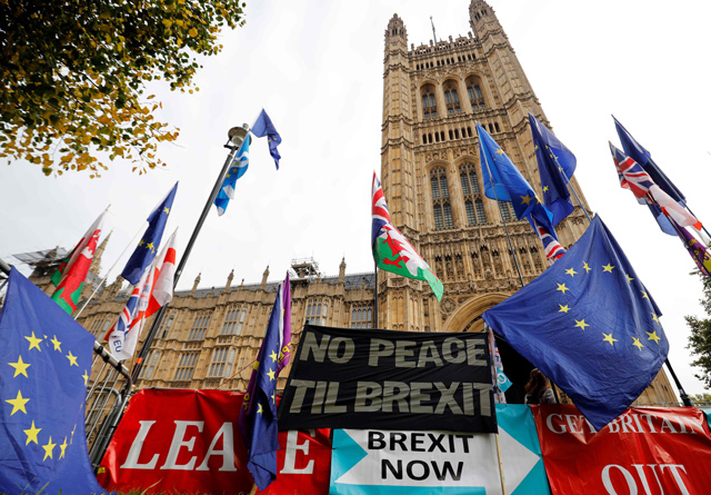 EU and Union flags belonging to Brexit activists fly outside the Houses of Parliament in London on Wednesday (AFP photo)