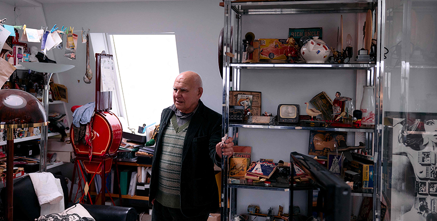 Bob Borzello, 88, owner of 43 Camden Passage, poses for a photograph during an interview with AFP, in London on December 20 (AFP photo)