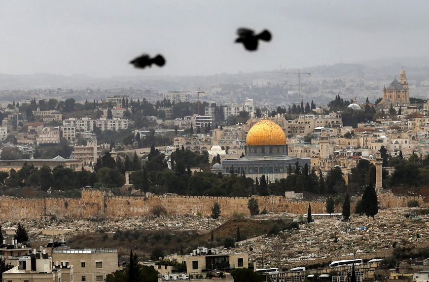 A general view taken on December 9, 2021, from the Mount of Olives shows Jerusalem's Old City with the Dome of the Rock in Al Aqsa Mosque compound (AFP photo)