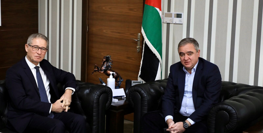 Youth Minister Mohammad Nabulsi meets with UNICEF Representative in Jordan Philippe Duamelle on Monday (Petra photo)