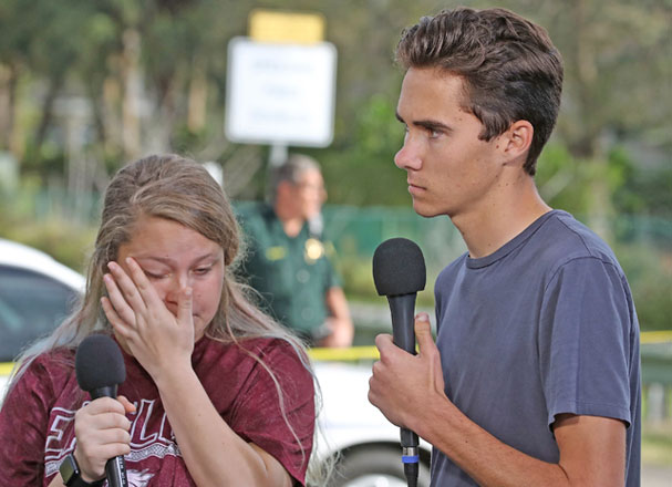 Students Kelsey Friend (left) and David Hogg recount their stories about yesterday's mass shooting at the Marjory Stoneman Douglas High School where 17 people were killed, in Parkland, Florida, on Thursday (AFP photo)