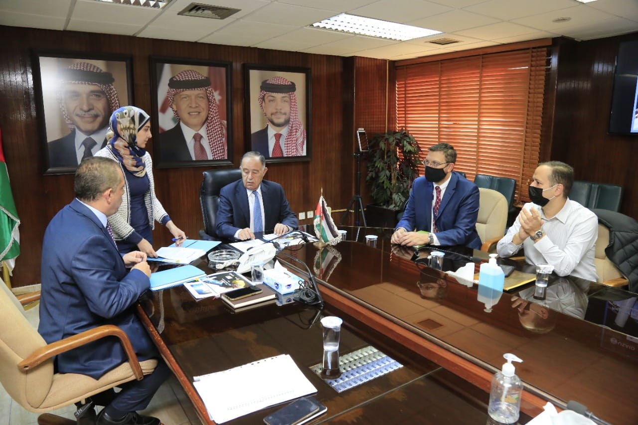 Officials from the Water Authority of Jordan and USAID at the signing of the agreement on Tuesday (Photo courtesy of Water Ministry)