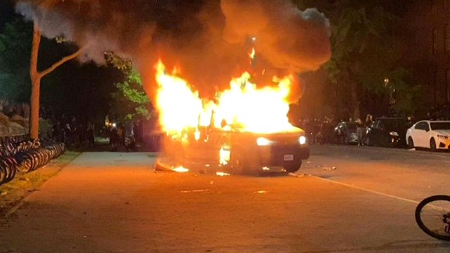Police car set ablaze in New York during George Floyd protests (AFP photo)