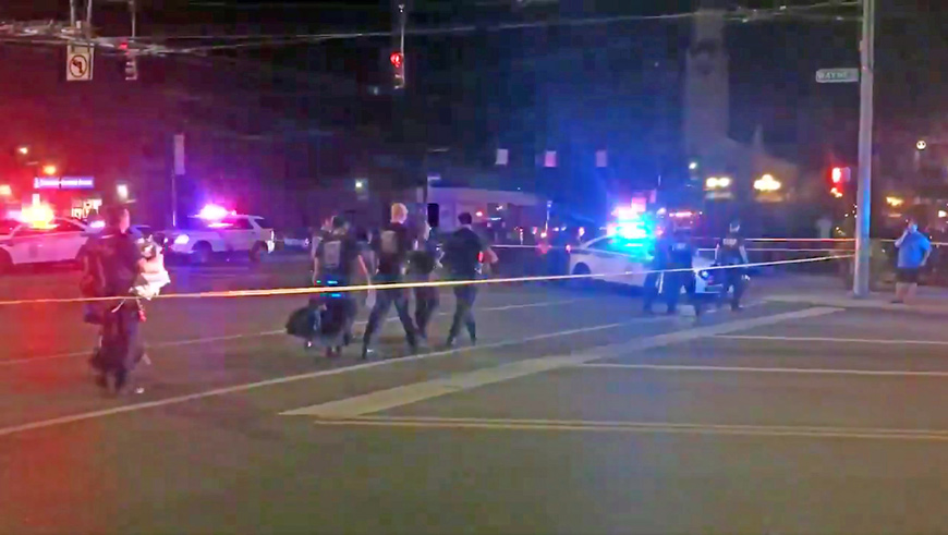 This videograb taken from the Twitter account of Derek Myers shows police officers walking behind police cordon following a mass shooting in the popular bar and nightlife Oregon district in Dayton, Ohio, on Sunday  (AFP photo)
