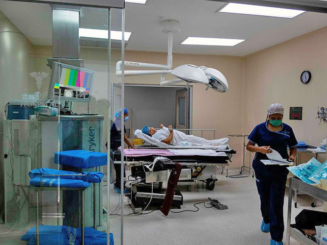 Veronica Merril from Phoenix, Arizona, waits for her bariatric surgery at Hospital Oasis of Hope in Tijuana on October 4 in Baja California state, Mexico (AFP photo)