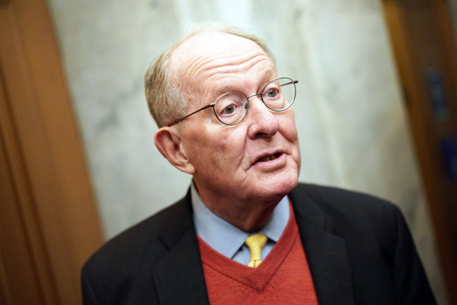In this file photo taken on Friday, Senator Lamar Alexander (R-TN) speaks to reporters while arriving for the impeachment trial of US President Donald Trump at the US Capitol in Washington, DC (AFP photo)