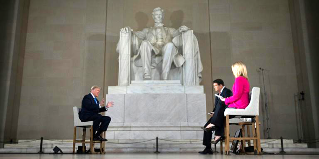 US President Donald Trump went to the Lincoln Memorial to relaunch his campaign and call for an end to the pandemic lockdown in Washington on Sunday (AFP photo)